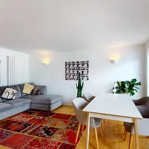 Lovely 2 Bedroom Flat Overlooking Canary Wharf Apartment London
